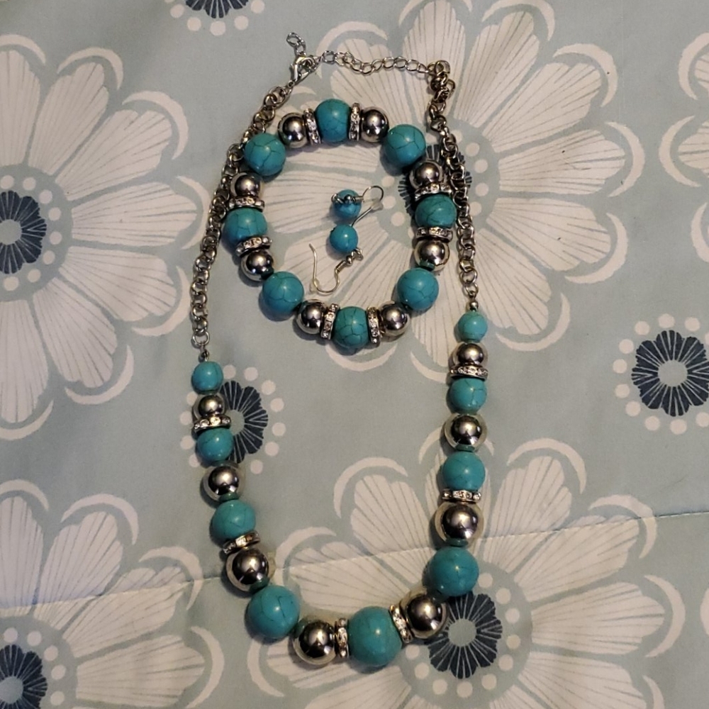 Necklace/bracelet/earrings combo